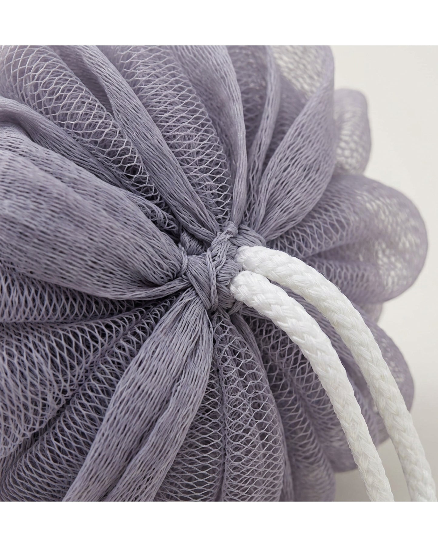 Spaie Recycled Mesh Bath Poufs 60 g Lavender Gray Set of 2 - Detail view