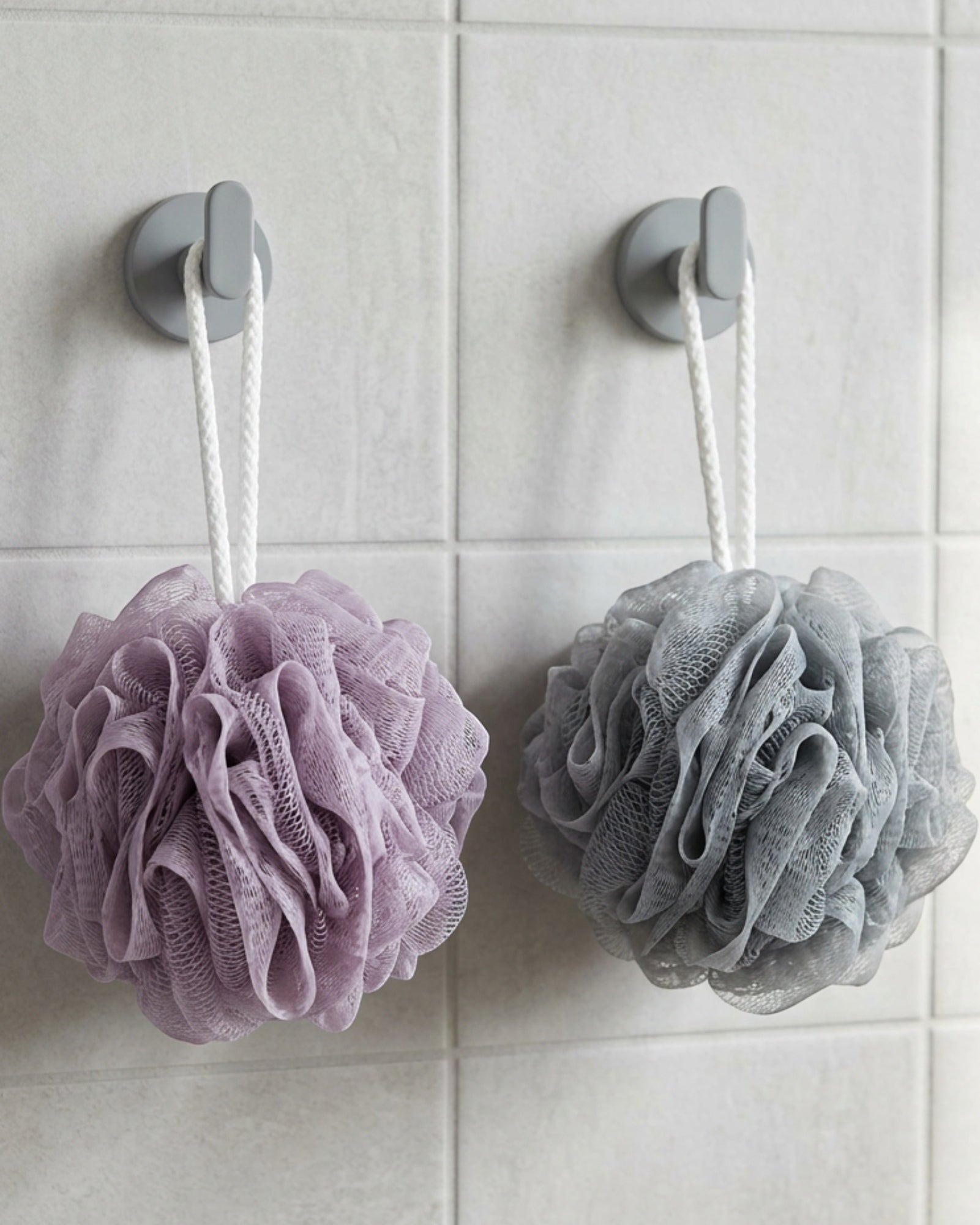 Spaie Recycled Mesh Bath Poufs 60 g Lavender Gray Set of 2 - Lifestyle view